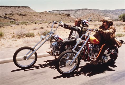 Easy Rider: Une Odyssée Psychédélique à Travers l'Amérique !